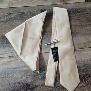 Men's Champagne Gold Tie and Pocket Square Set With Tie Clip New